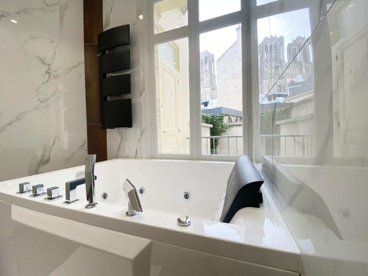 Le Clovis Suites Spa Sauna Реймс Екстериор снимка